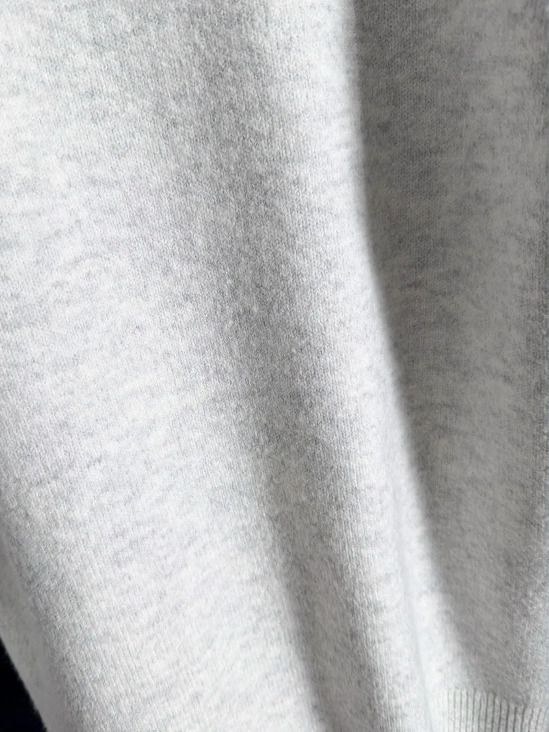 Next day shipping P195 Balenciaga high quality 2026 autumn and winter official website latest sweater, on sale at the same time at the counter Hot Sale! Specially made of wool blended fabric. It feels comfortable and can be directly in contact with the skin. The logo badge is exquisitely embroidered, which is extremely eye-catching! The details highlight the fashionable charm of big brands. Exquisite workmanship. Three-dimensional cutting style. The wearing effect is invincible and handsome! All three standards are complete! Sizes:M-3XL
